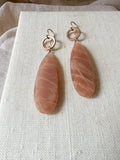 E2316 - forged hoop with large teardrop shaped peach moonstone